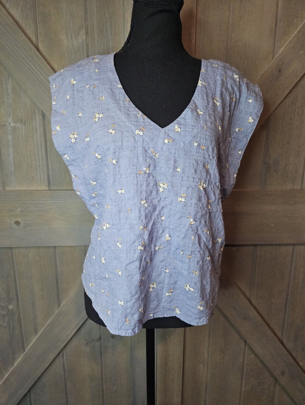 A.n.a Blue Floral Print V-Neck Short Sleeve Blouse sz Medium